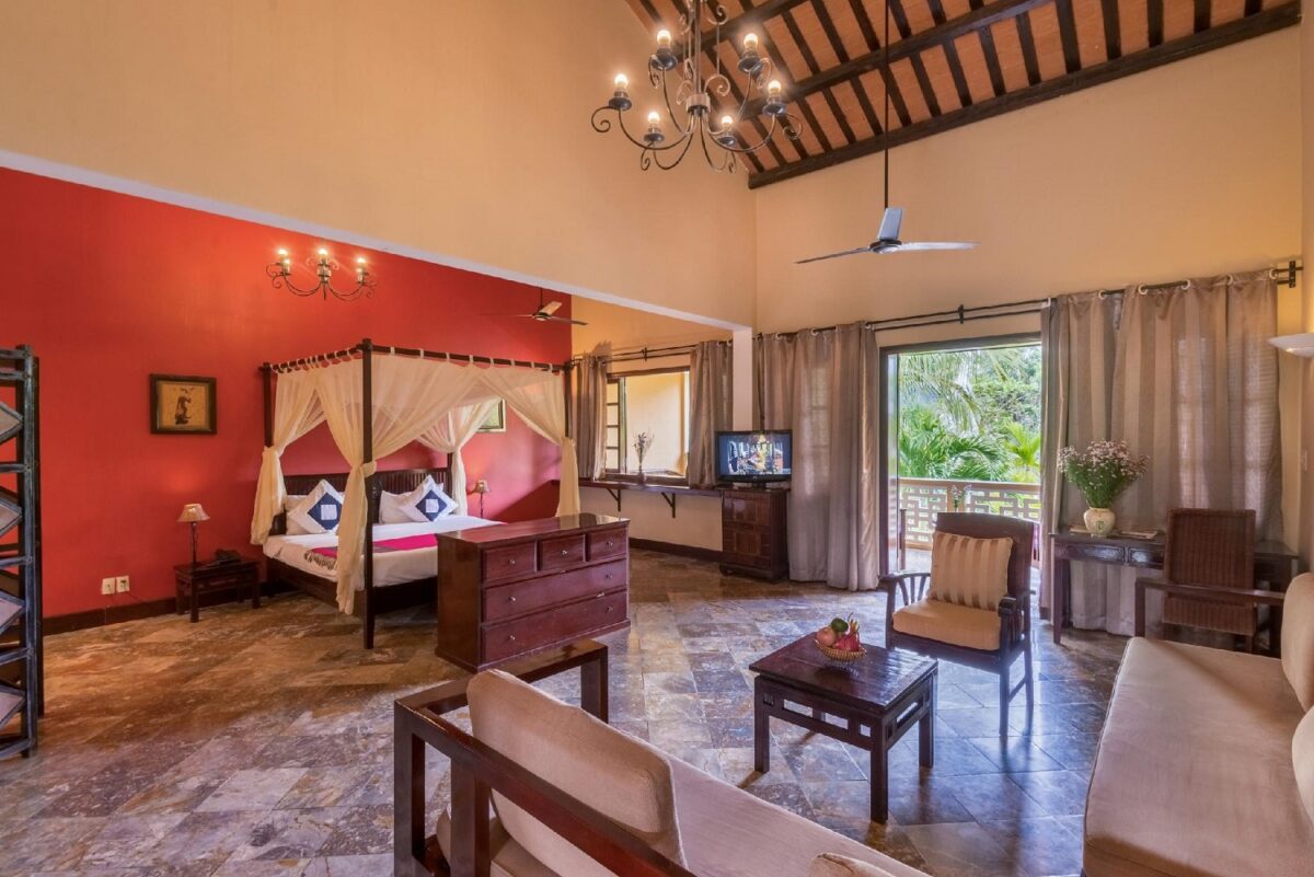 Thiết kế nội thất phòng khách mang phong cách cổ điển, ấm cúng tại Le Belhamy Hoi An Resort and Spa