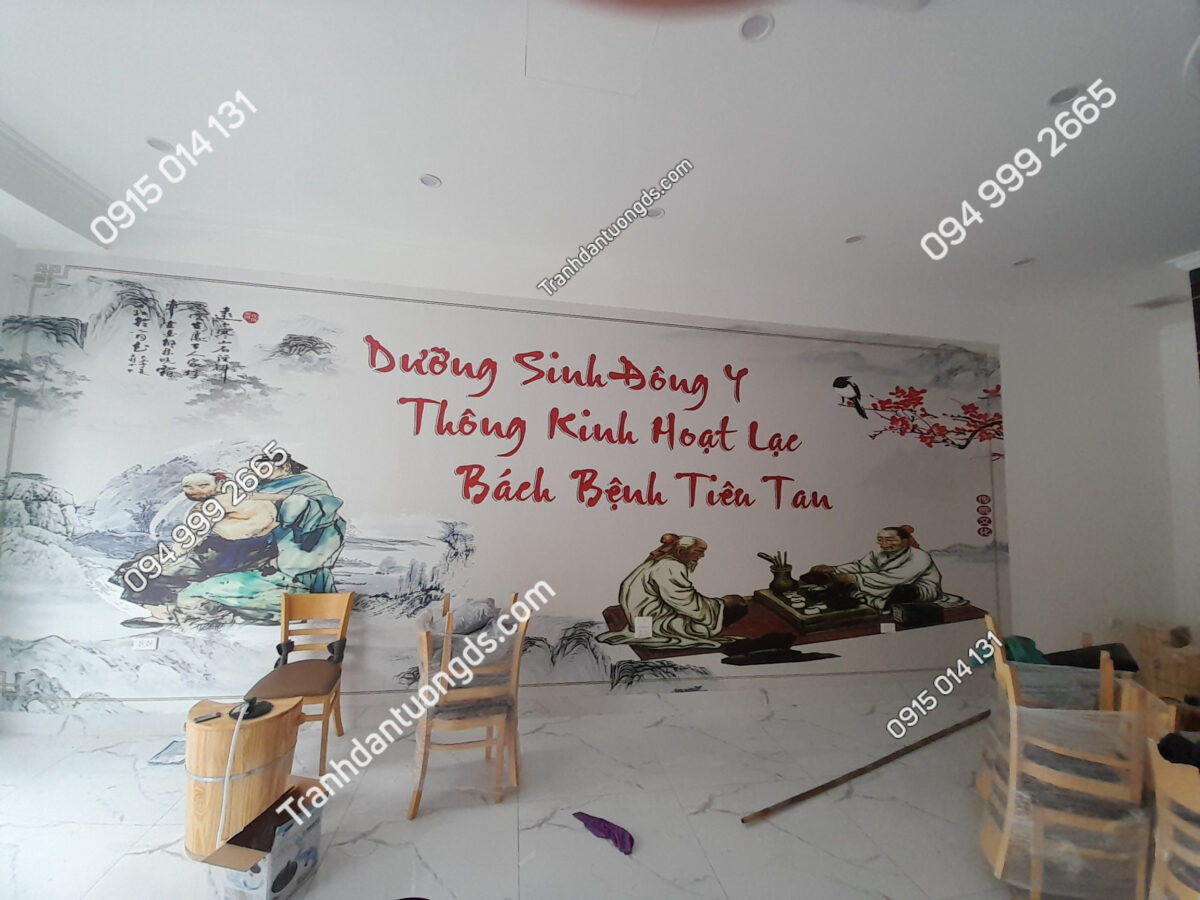 Không gian spa với tranh dán tường 3D mô tả cảnh rừng tre xanh mát và suối nước, mang lại cảm giác an yên, thư thái.