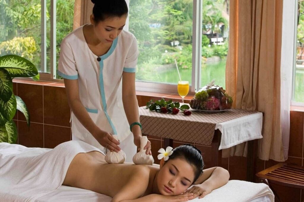 Massage truyền thống Việt Nam tại một trong những spa tốt nhất ở Hồ Chí Minh