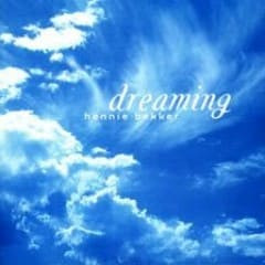 Album Dreaming với nhạc êm đềm ru ngủ