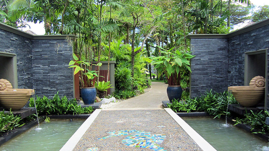 Bãi biển riêng tư và khung cảnh đại dương tại Anantara Phuket Layan Resort