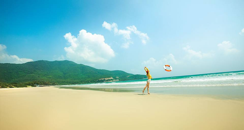 Bãi Dài Nha Trang với bờ cát trắng mịn và làn nước biển trong xanh gần Golden Peak Resort &amp; Spa