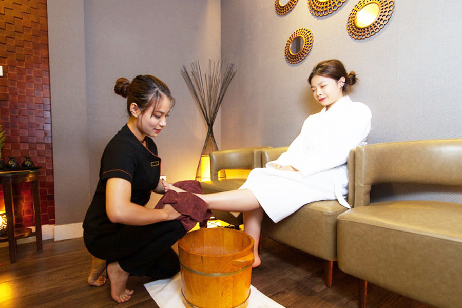 Bảng kế hoạch khung giờ làm việc chi tiết của nhân viên spa, bao gồm ca sáng, chiều, tối và các vị trí khác.