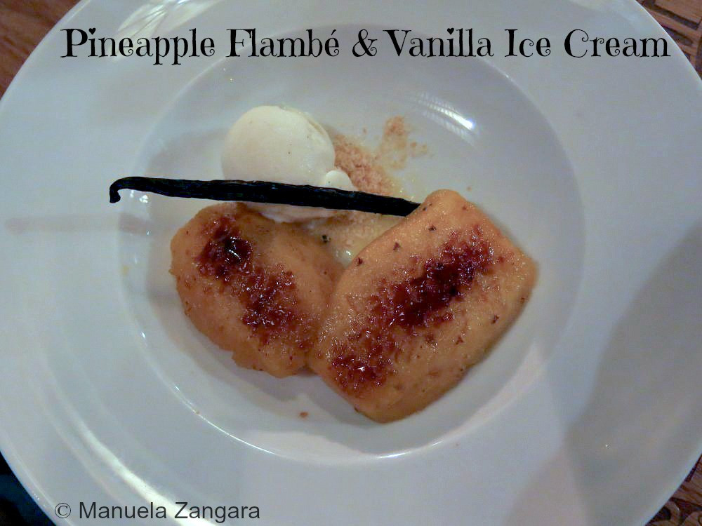 Bánh mousse dừa nhiệt đới, món tráng miệng tại Upa Upa, Hilton Bora Bora Nui Resort &amp; Spa