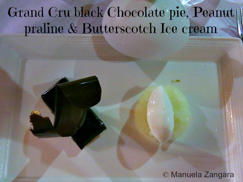 Bánh sô cô la tan chảy với kem dừa và chanh, món tráng miệng tại Iriatai, Hilton Bora Bora Nui Resort &amp; Spa