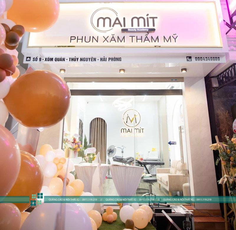Biển hiệu spa phun xăm với nội dung tinh tế và hình ảnh minh họa