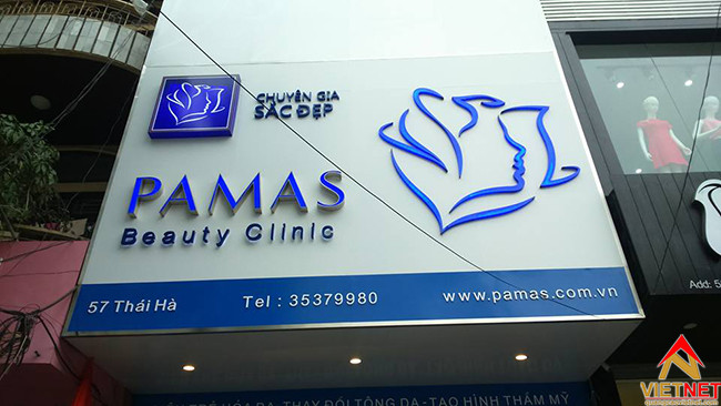 Biển quảng cáo spa đẹp phong cách tự nhiên, sử dụng vật liệu gỗ ấm áp