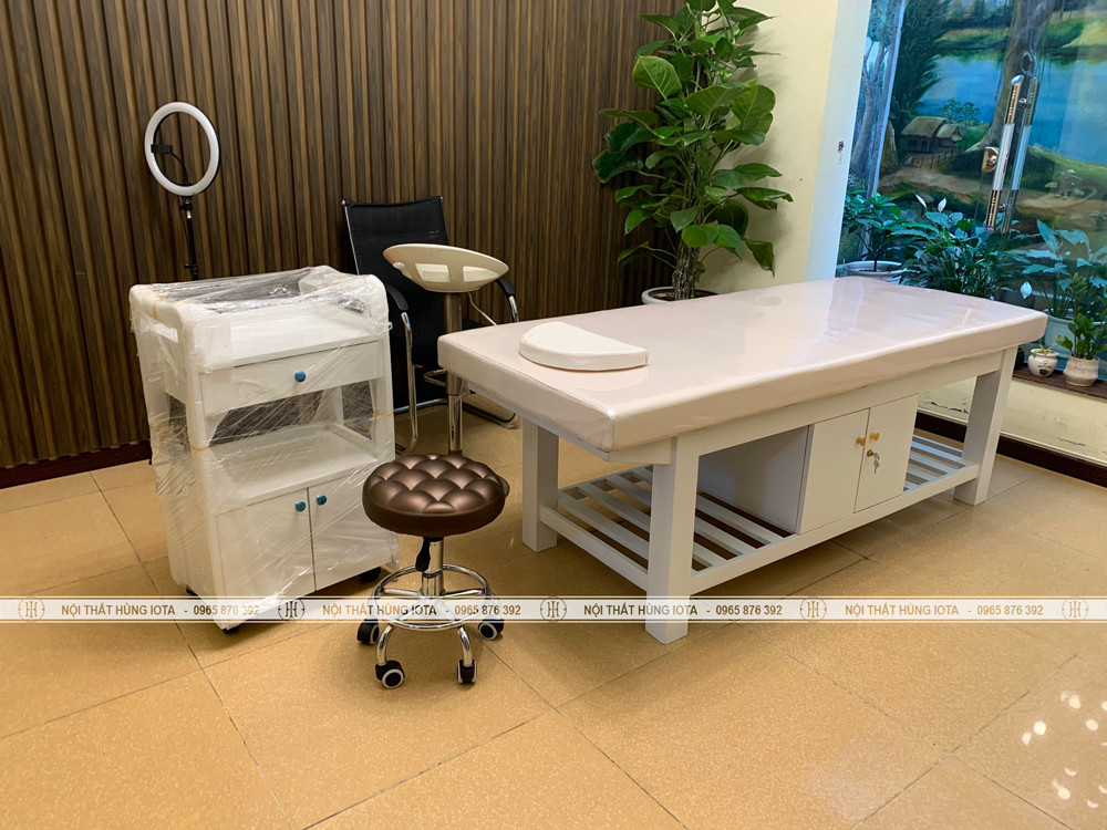 Bộ nội thất spa hoàn chỉnh bao gồm giường trị liệu có tủ, xe đẩy dụng cụ và ghế kỹ thuật viên