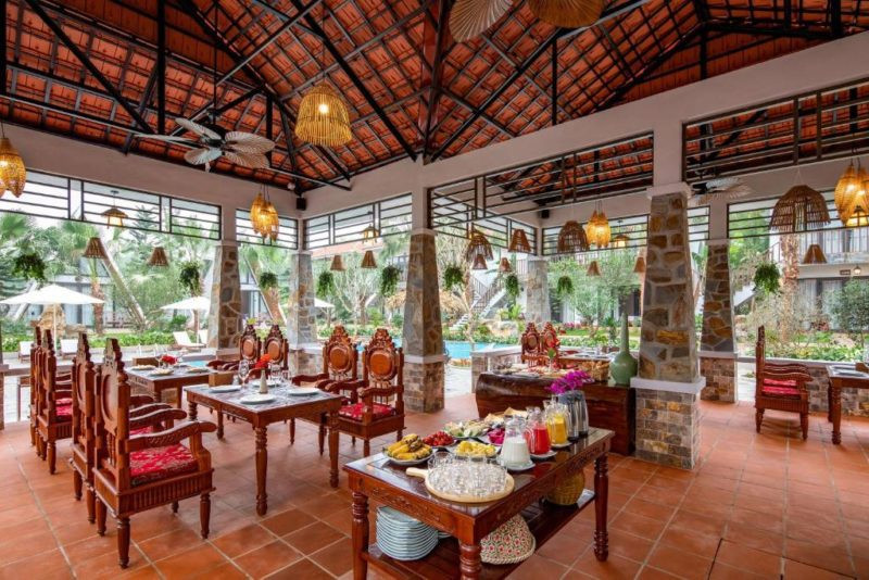 Bữa ăn ngon miệng tại Nhà hàng Celadone thuộc Bái Đính Garden Resort &amp; Spa