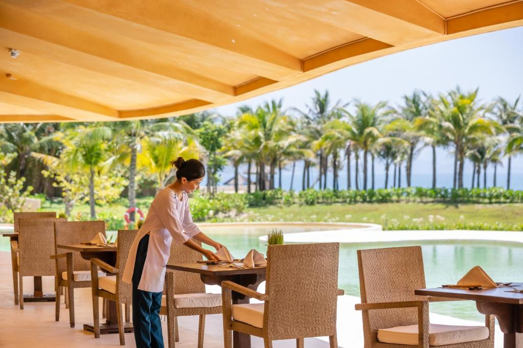 Bữa sáng buffet phong phú tại nhà hàng Edensee Lake Resort &amp; Spa Đà Lạt