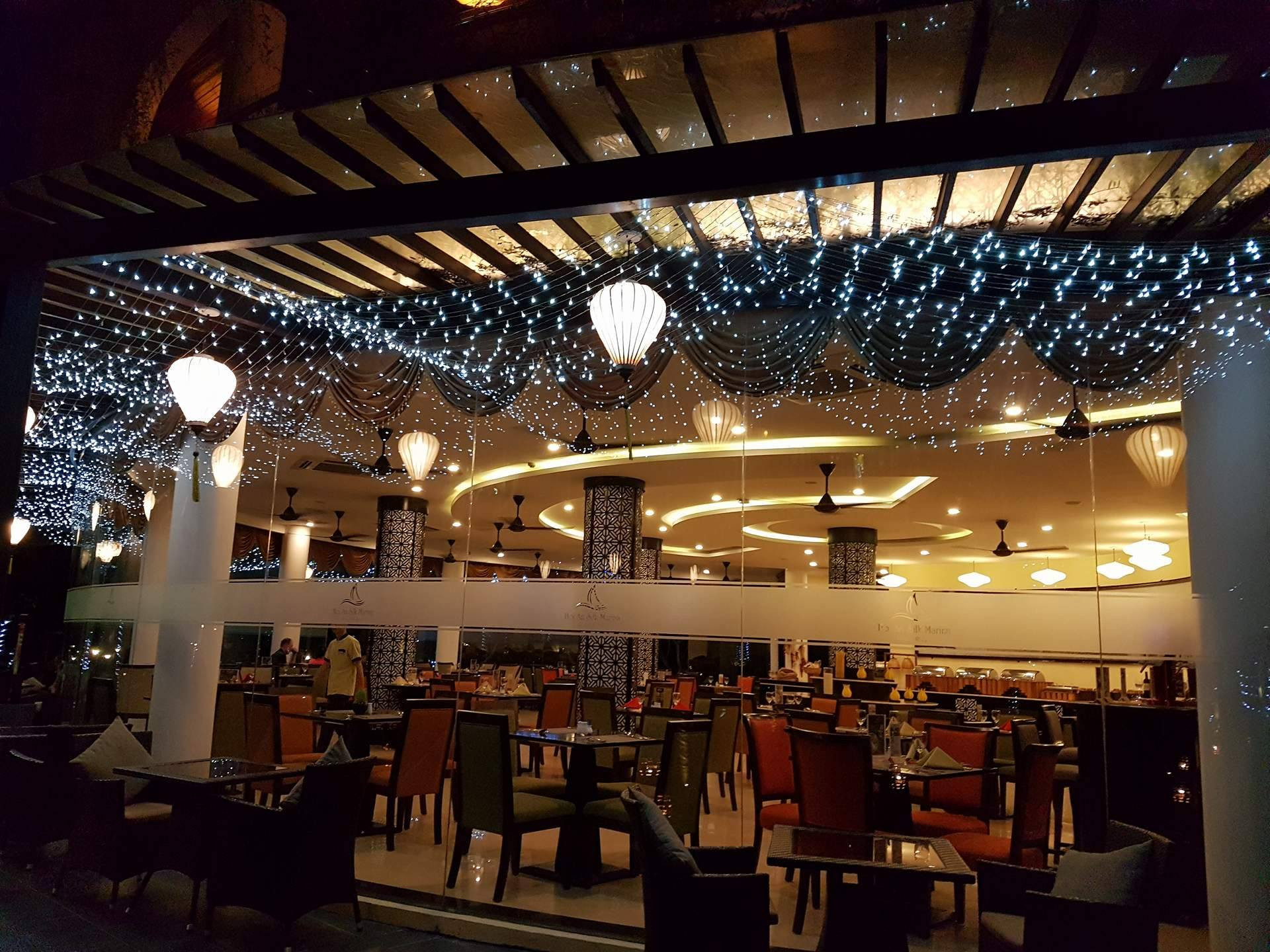 Bữa tiệc buffet đa dạng món ăn tại Hoi An Silk Marina Resort &amp; Spa