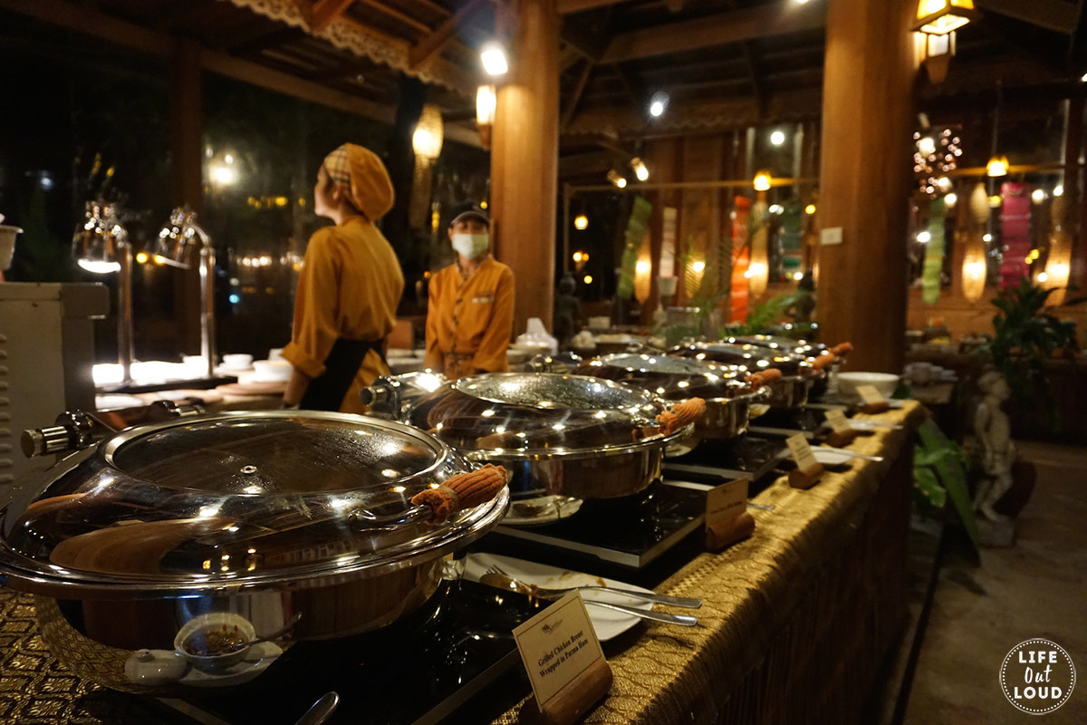 Buffet tối đa dạng món ăn Thái và Ý tại nhà hàng Chantara của Santhiya Koh Yao Yai Resort &amp; Spa