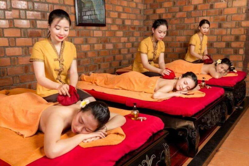 Các tiện ích thư giãn tại Cham Spa &amp; Massage Đà Nẵng như tắm thảo dược truyền thống và Jacuzzi Osen, hứa hẹn trải nghiệm toàn diện