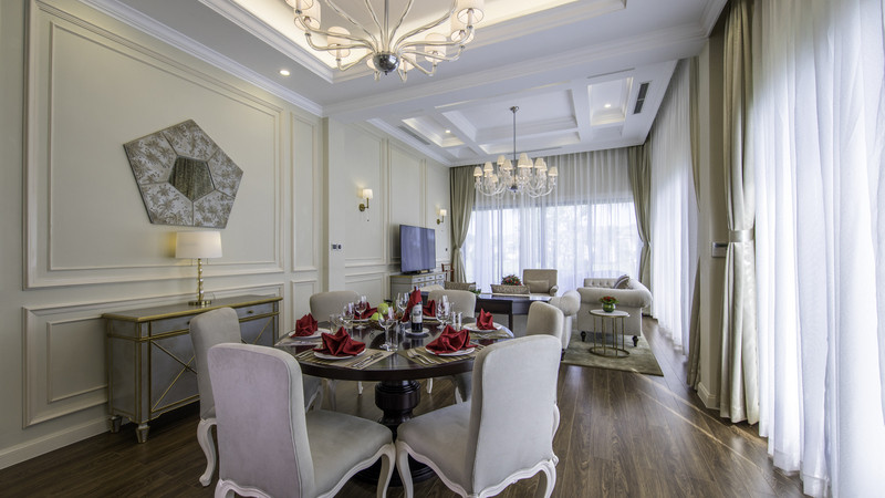 Cảnh quan xanh mướt xung quanh biệt thự của Vinpearl Resort &amp; Spa Long Beach