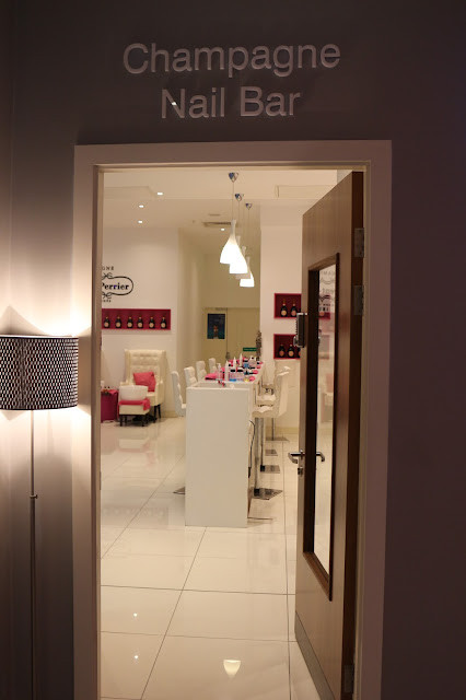 Champagne Nail Bar sang trọng tại The Club and Spa at The Cube