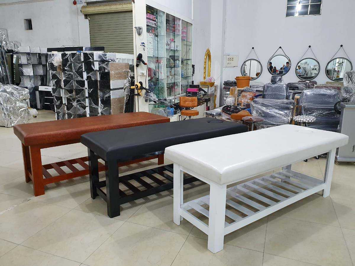 Chi tiết giường spa thanh lý 500k gỗ thông với đệm simili cao cấp