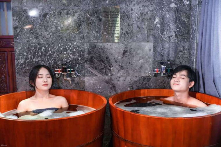 Đánh giá và phản hồi của khách hàng về trải nghiệm tại Cham Spa &amp; Massage Đà Nẵng, giúp người đọc có cái nhìn tổng quan
