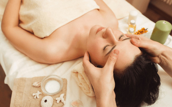 Dịch vụ làm sạch da mặt và thư giãn sâu tại spa