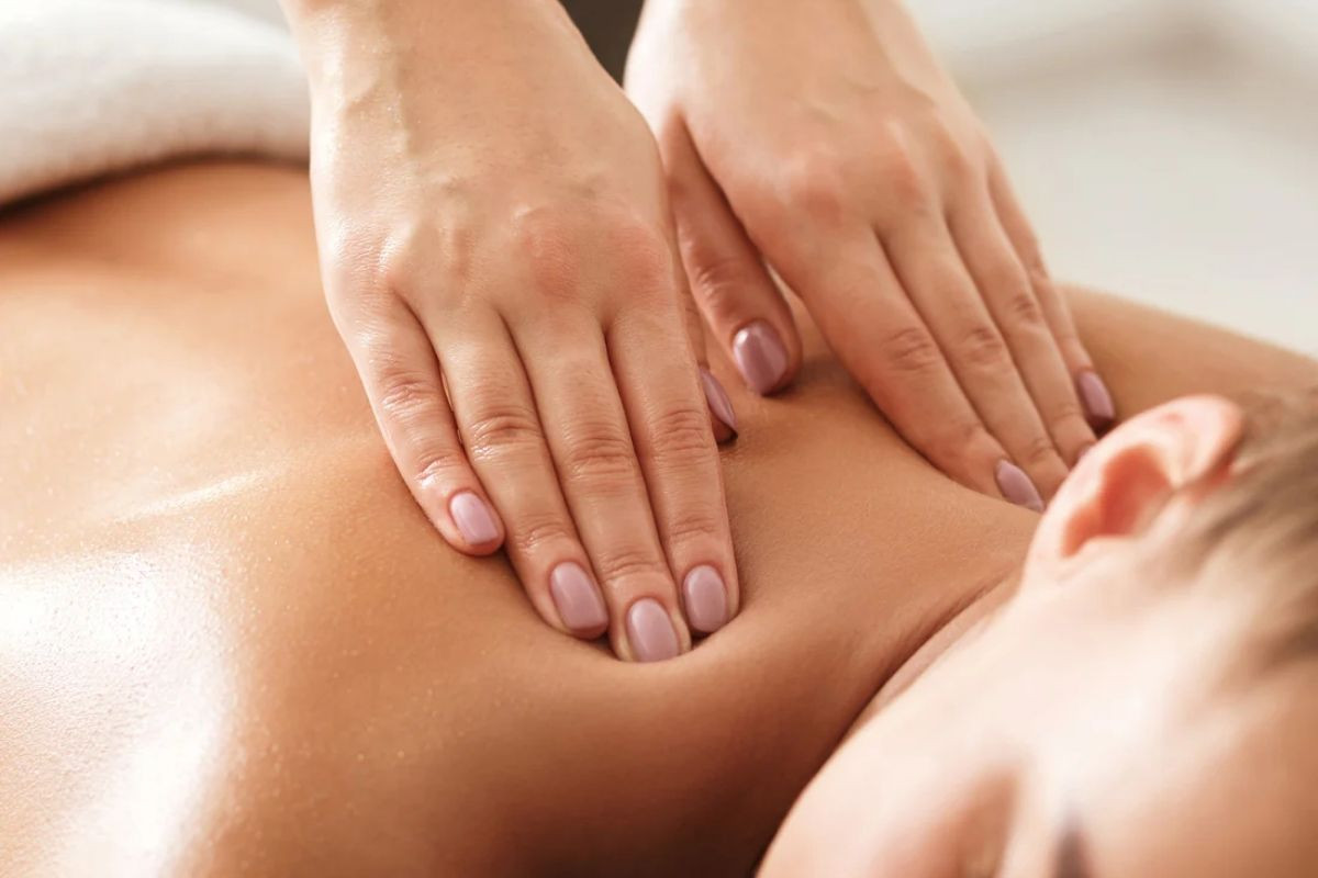 Đôi bàn tay điêu luyện của đội ngũ kỹ thuật viên tại Hong Kong Spa Đà Nẵng