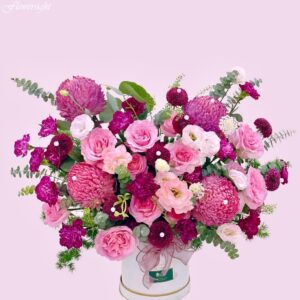 Giỏ hoa khai trương spa màu hồng ấm áp, tạo ấn tượng thân thiện và chuyên nghiệp