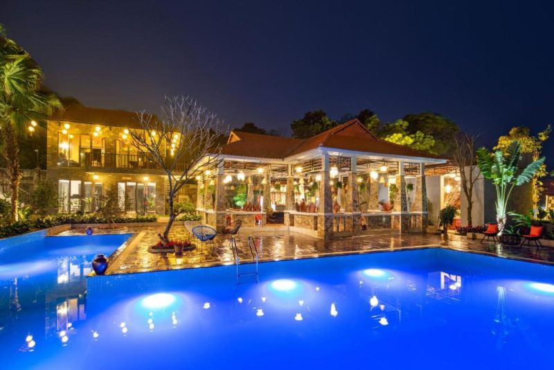 Góc nhìn cận cảnh hồ bơi tại Bái Đính Garden Resort &amp; Spa