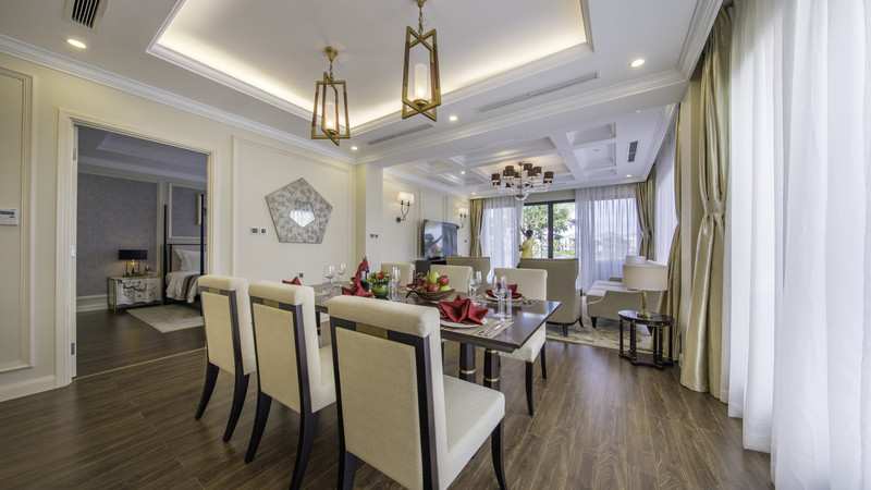 Góc nhìn từ trên cao xuống biển và resort Vinpearl Resort &amp; Spa Long Beach, hòa mình vào thiên nhiên