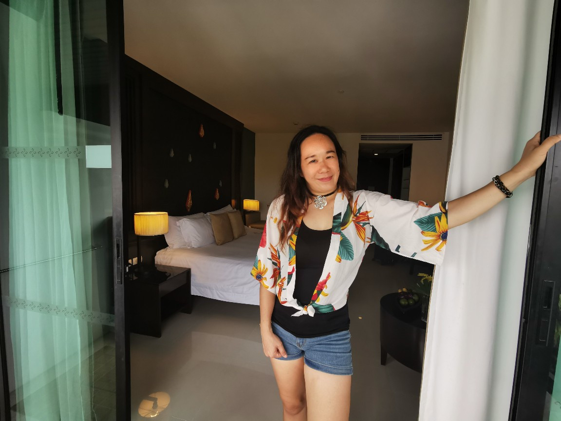 Góc phòng ngủ Deluxe King tiện nghi với giường lớn