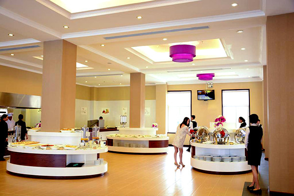 Hai Ba Trung Hotel & Spa nhìn từ bên ngoài, kiến trúc hiện đại