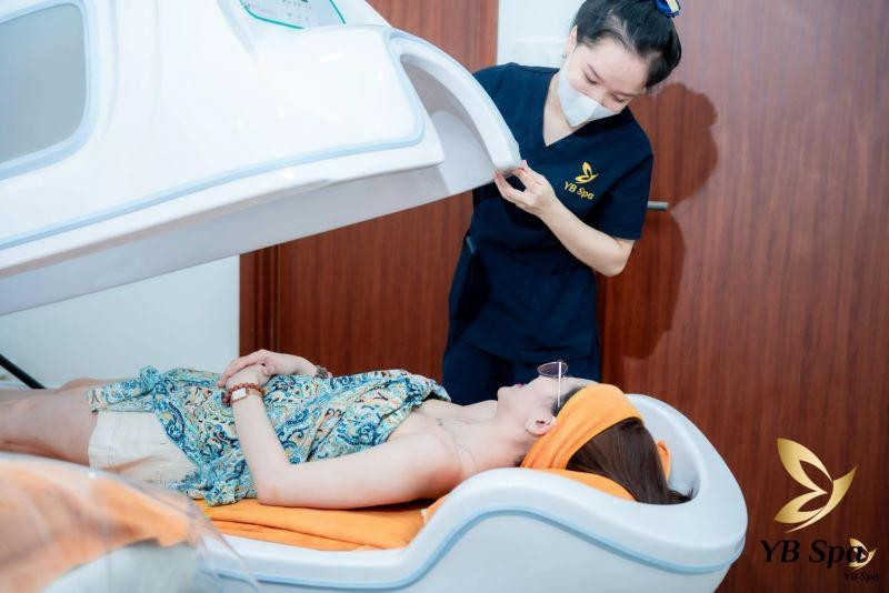 Hình ảnh công nghệ tắm trắng phi thuyền hiện đại tại spa, mang lại hiệu quả cao