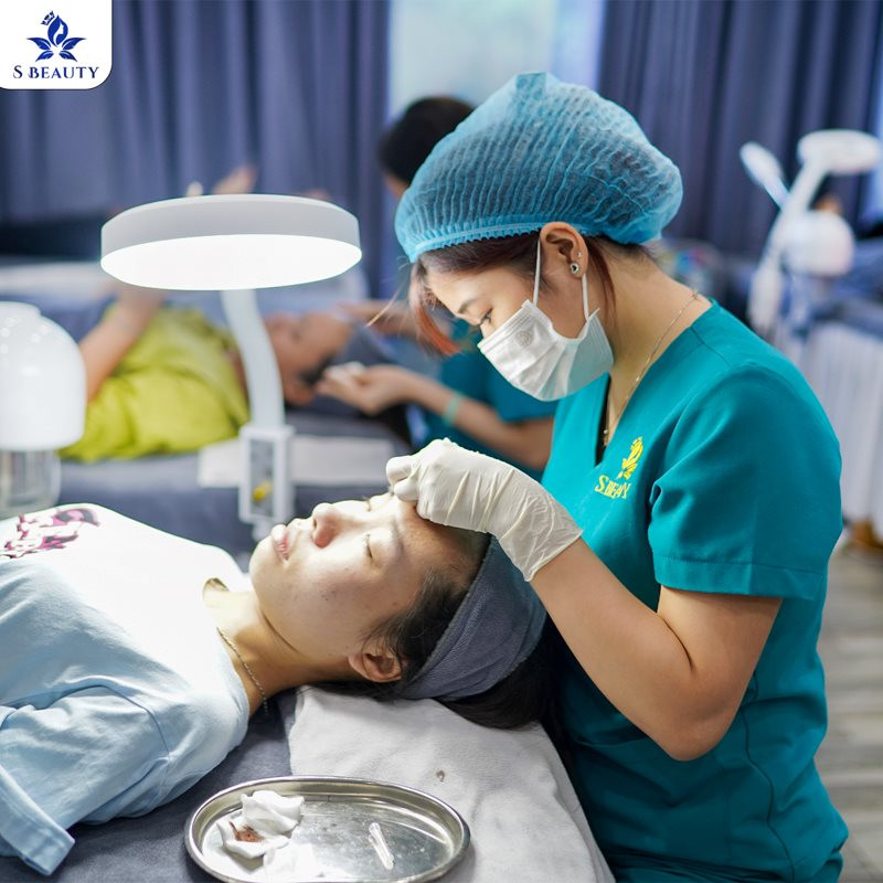 Hình ảnh quy trình đi nặn mụn ở spa hết bao nhiêu tiền chuẩn y khoa