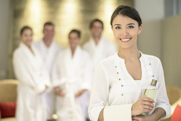 Hình ảnh phỏng vấn ứng viên trong quy trình tuyển dụng nhân viên spa chuyên nghiệp