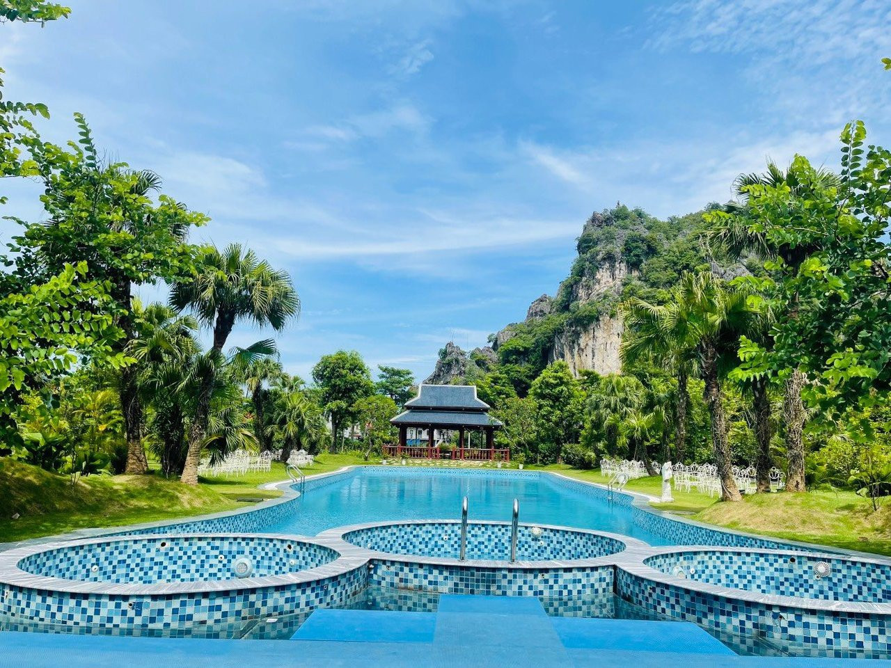 Hồ bơi tại Minawa Kenhga Resort &amp; Spa Ninh Bình