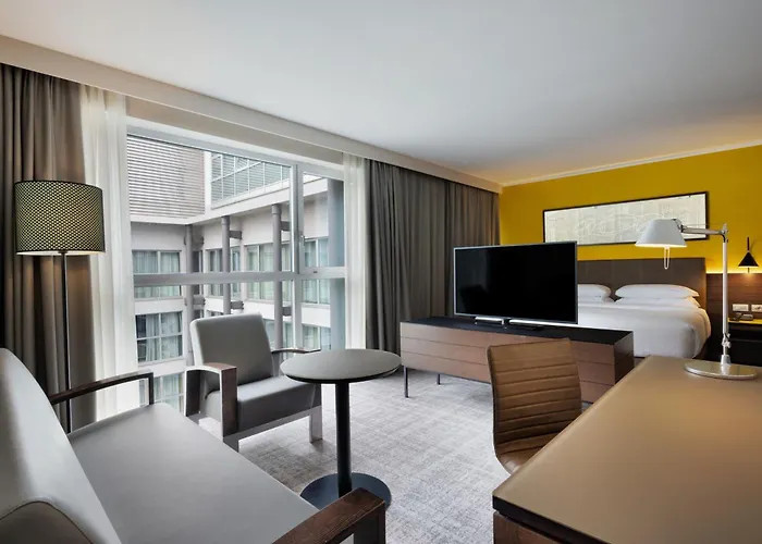 Hồ bơi trong nhà Four Points Sheraton Bolzano Bozen