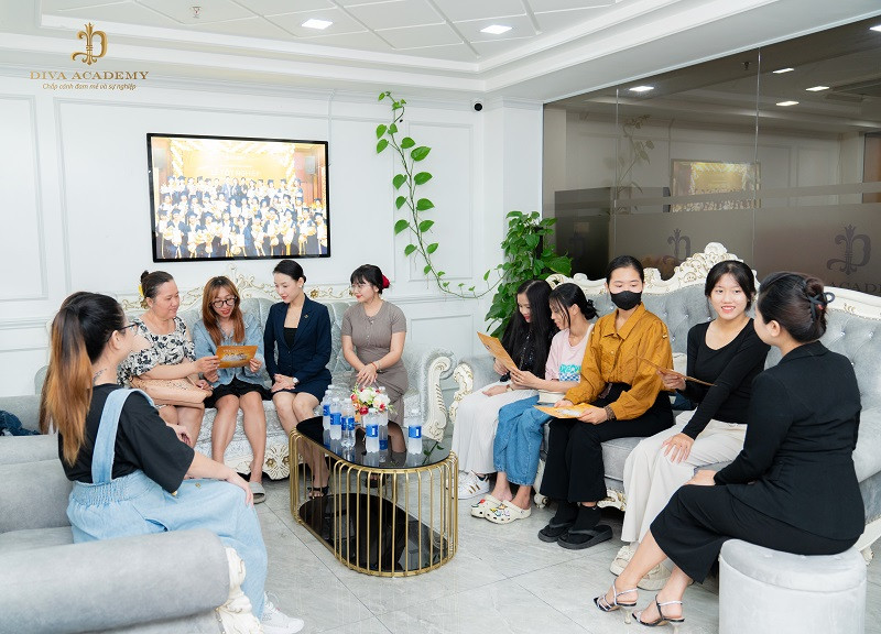 Học viên spa khám phá các ưu đãi học phí hấp dẫn