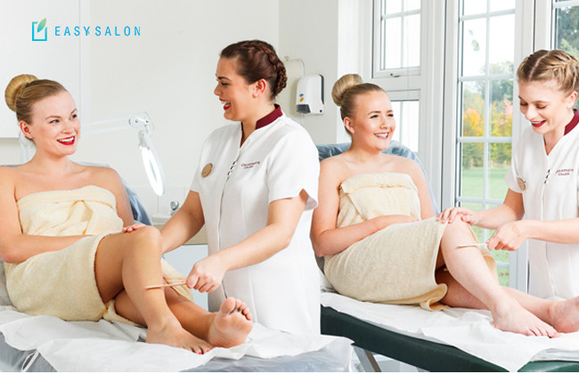 Học viên spa thực hành chăm sóc da mặt trong khóa học bao lâu ra nghề