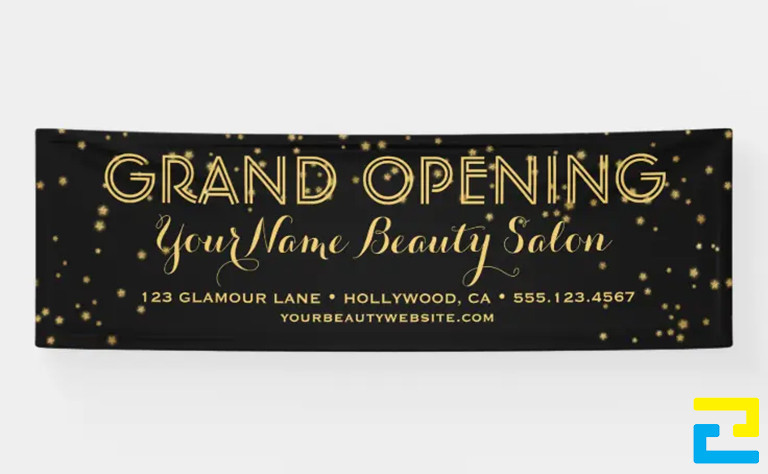 Khách hàng đang thảo luận về thiết kế mẫu băng rôn khai trương spa, minh họa quá trình tư vấn và đặt hàng.