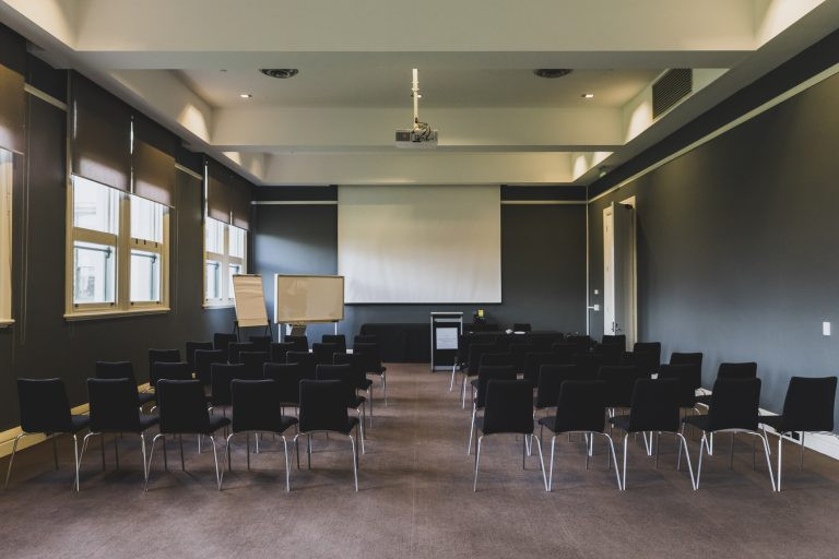 Không gian hội nghị Ballroom tràn ngập ánh sáng ở Werribee Park