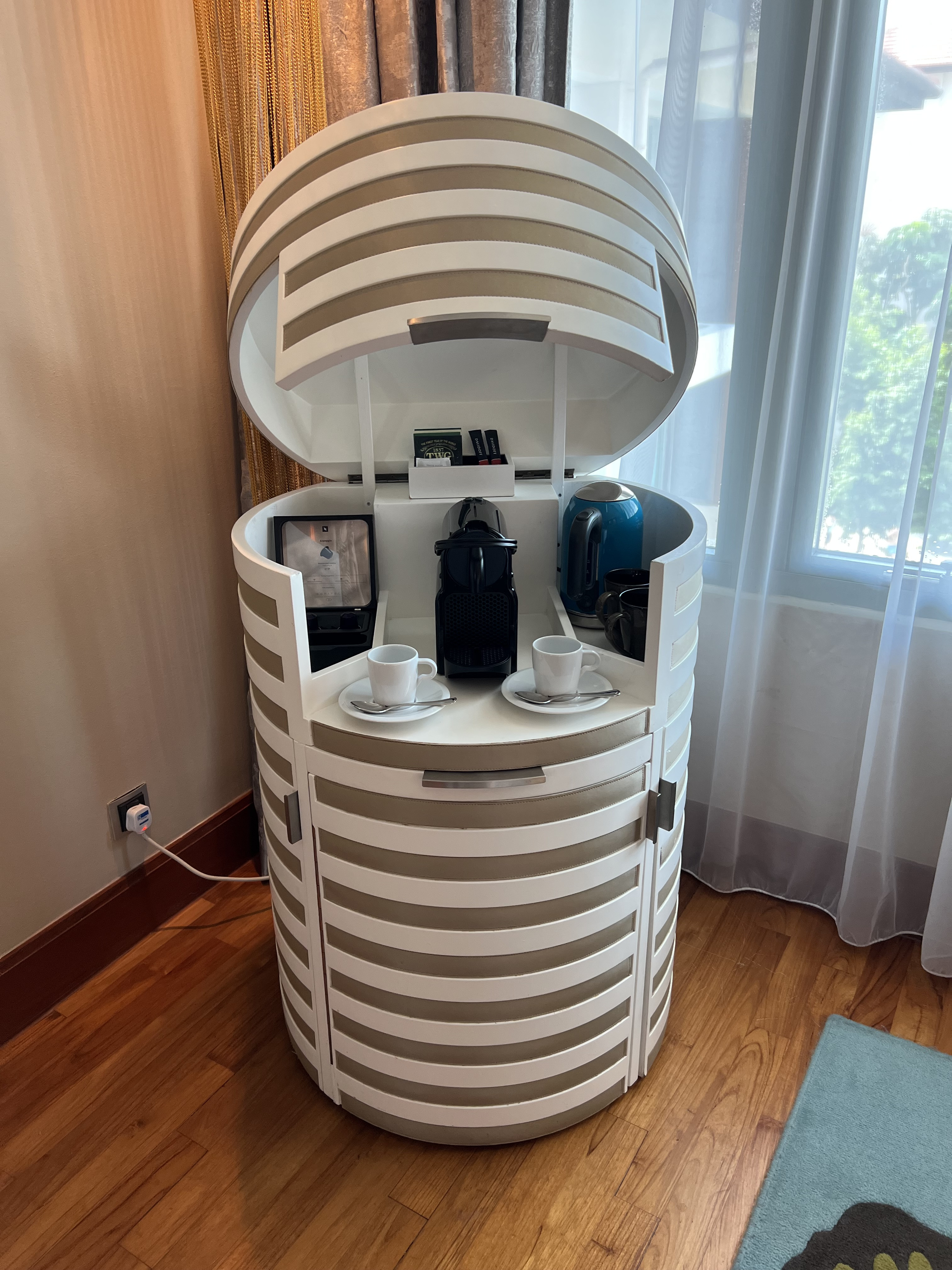 Không gian làm việc trong phòng tại Sofitel Singapore Sentosa