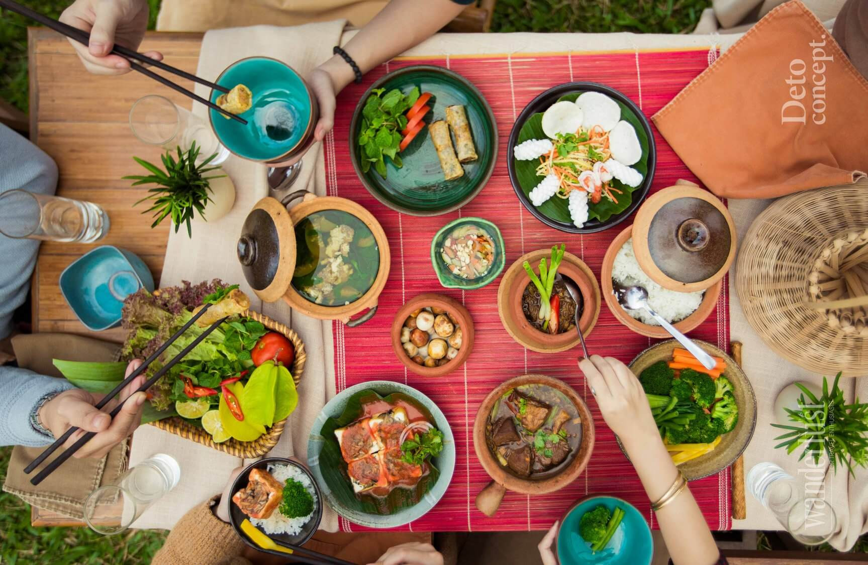 Không gian nhà hàng Sen tại Emeralda Ninh Bình với kiến trúc truyền thống Việt Nam