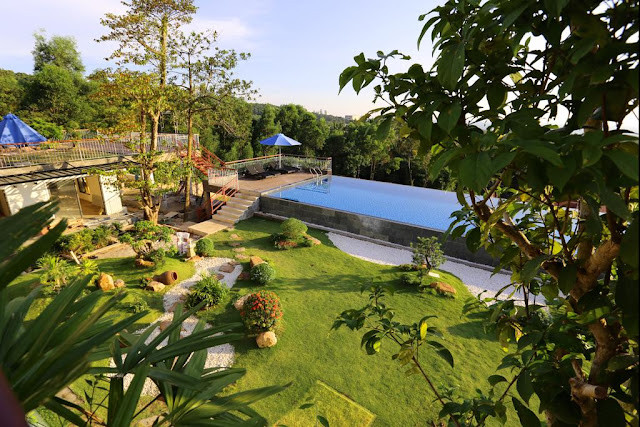 Không gian phòng nghỉ dưỡng sang trọng tại Tom Hill Resort &amp; Spa Phú Quốc với ban công riêng