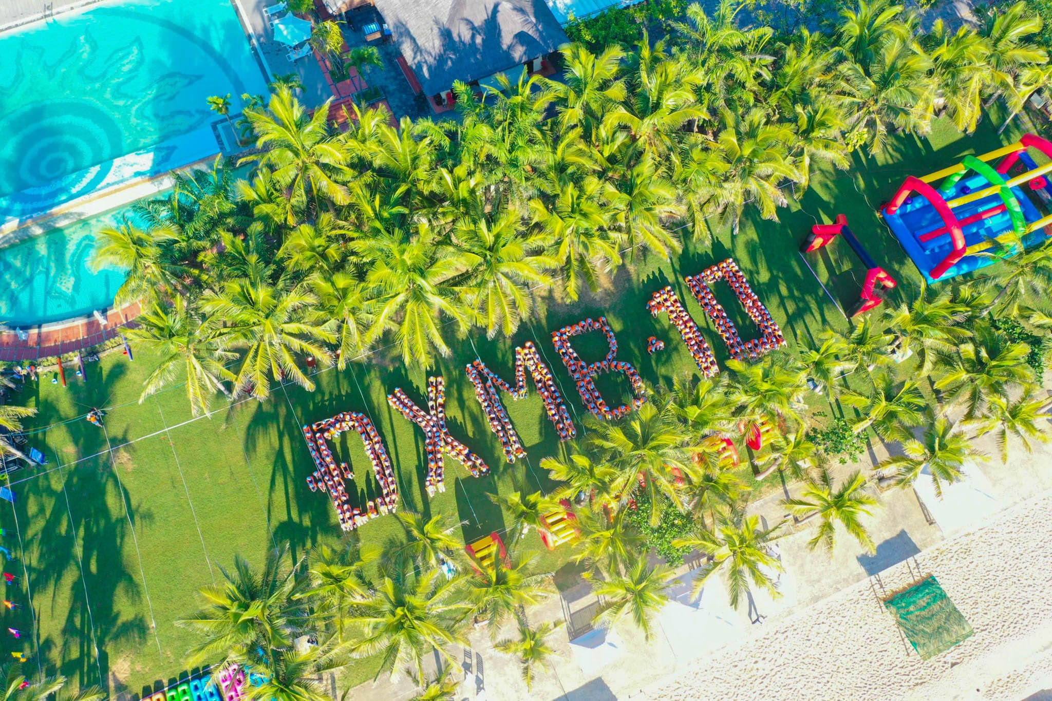 Không gian rộng lớn tại Sun Spa Resort Quảng Bình lý tưởng cho các hoạt động team building ngoài trời.