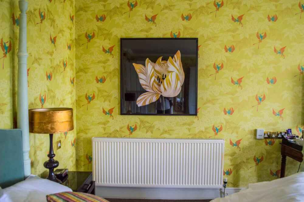 Không gian rộng rãi và cổ điển của phòng Junior Suite tại Homewood Park Hotel and Spa, tiện nghi hoàn hảo.