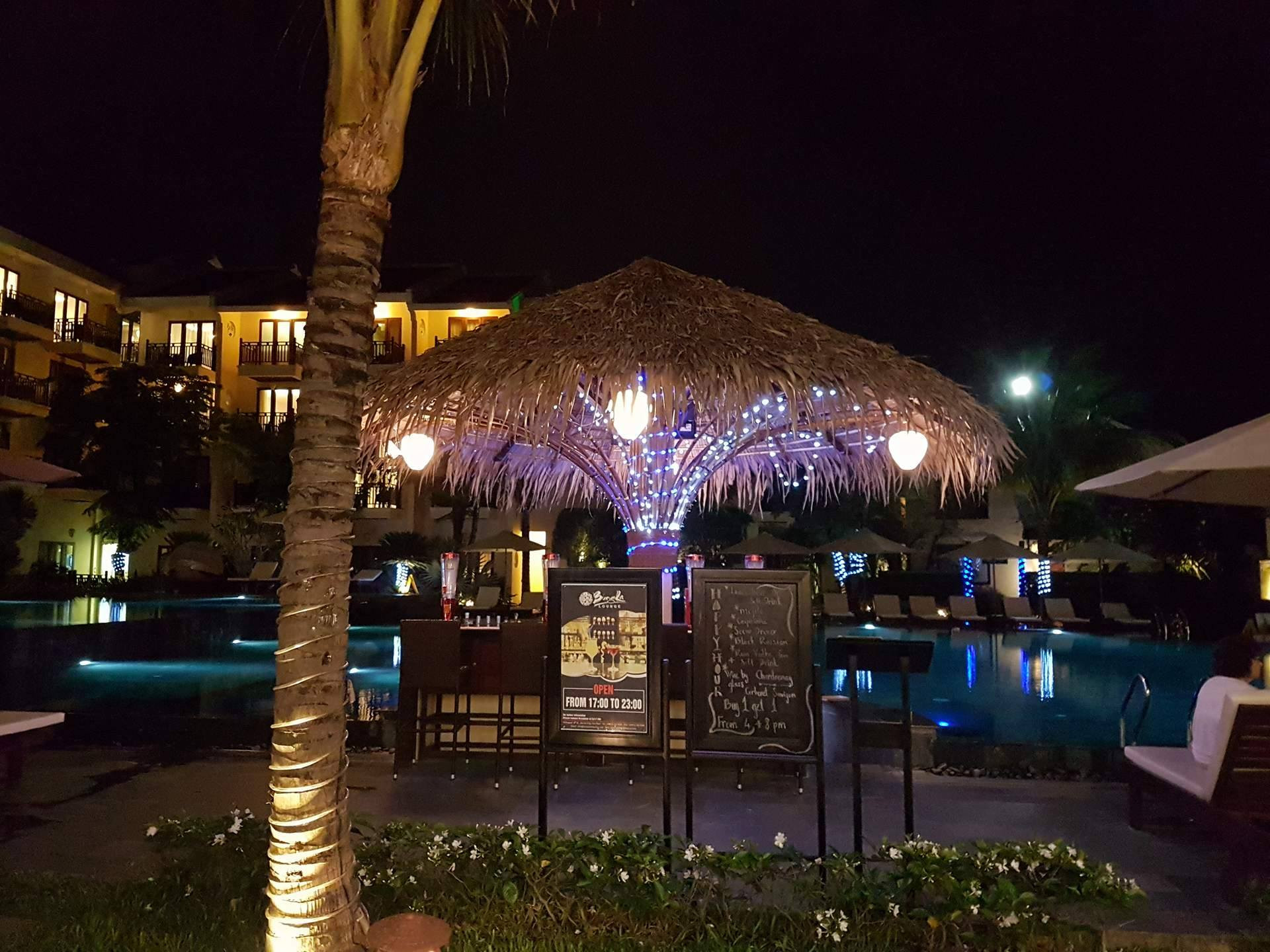 Khu vực ăn uống rộng rãi và thoáng đãng tại nhà hàng Thu Bồn