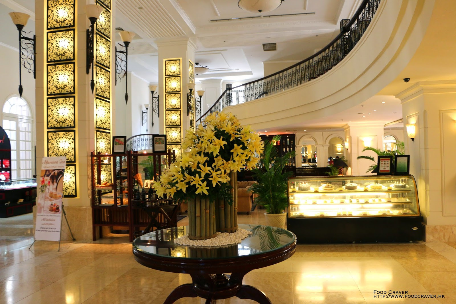 Khu vực Lobby Lounge ấm cúng của Sunrise Nha Trang Beach Hotel &amp; Spa