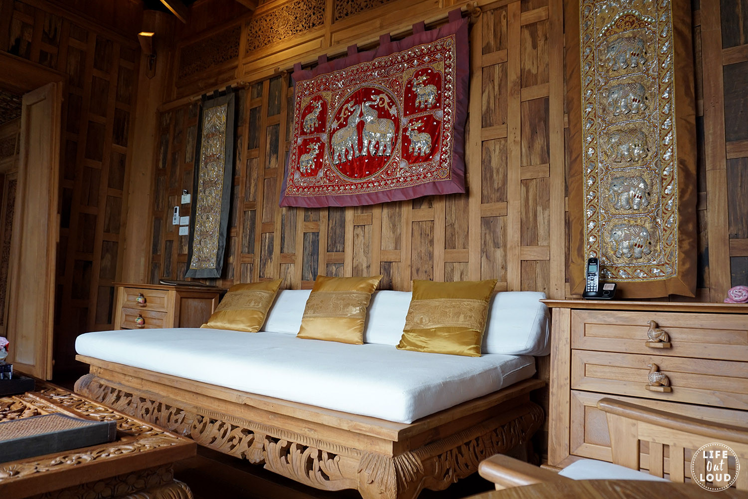 Khu vực sinh hoạt chung rộng rãi trong biệt thự tại Santhiya Koh Yao Yai Resort &amp; Spa