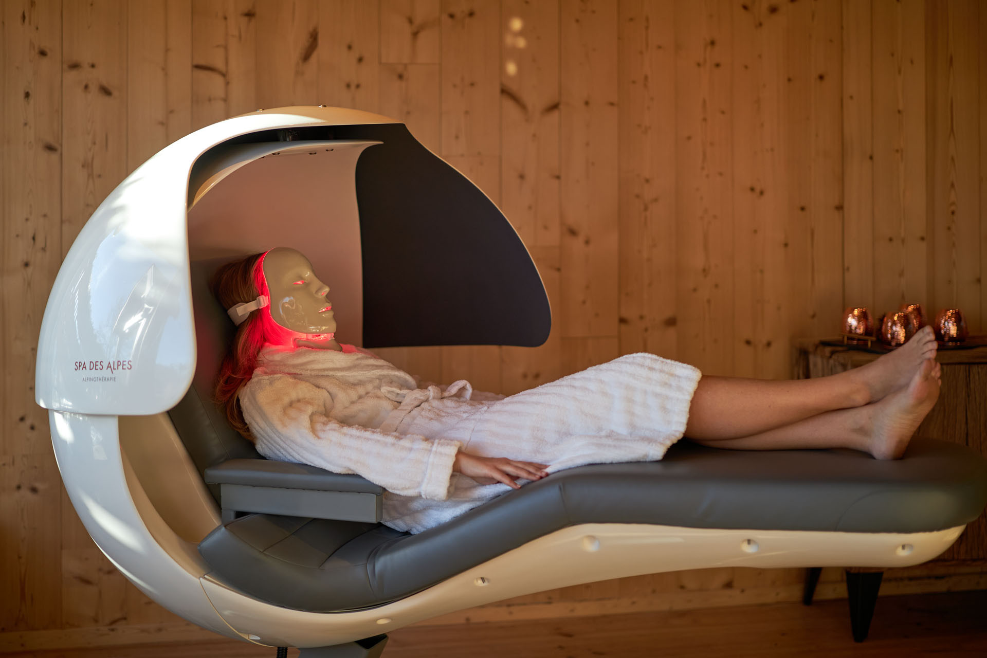 Khu vực thư giãn riêng tư với đèn lung linh tại Hotel Spa Alpes d'Huez