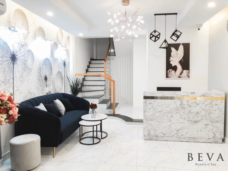 Khu vực tiếp đón khách hàng tại ZOE Ng Beauty, spa nặn mụn giá bình dân