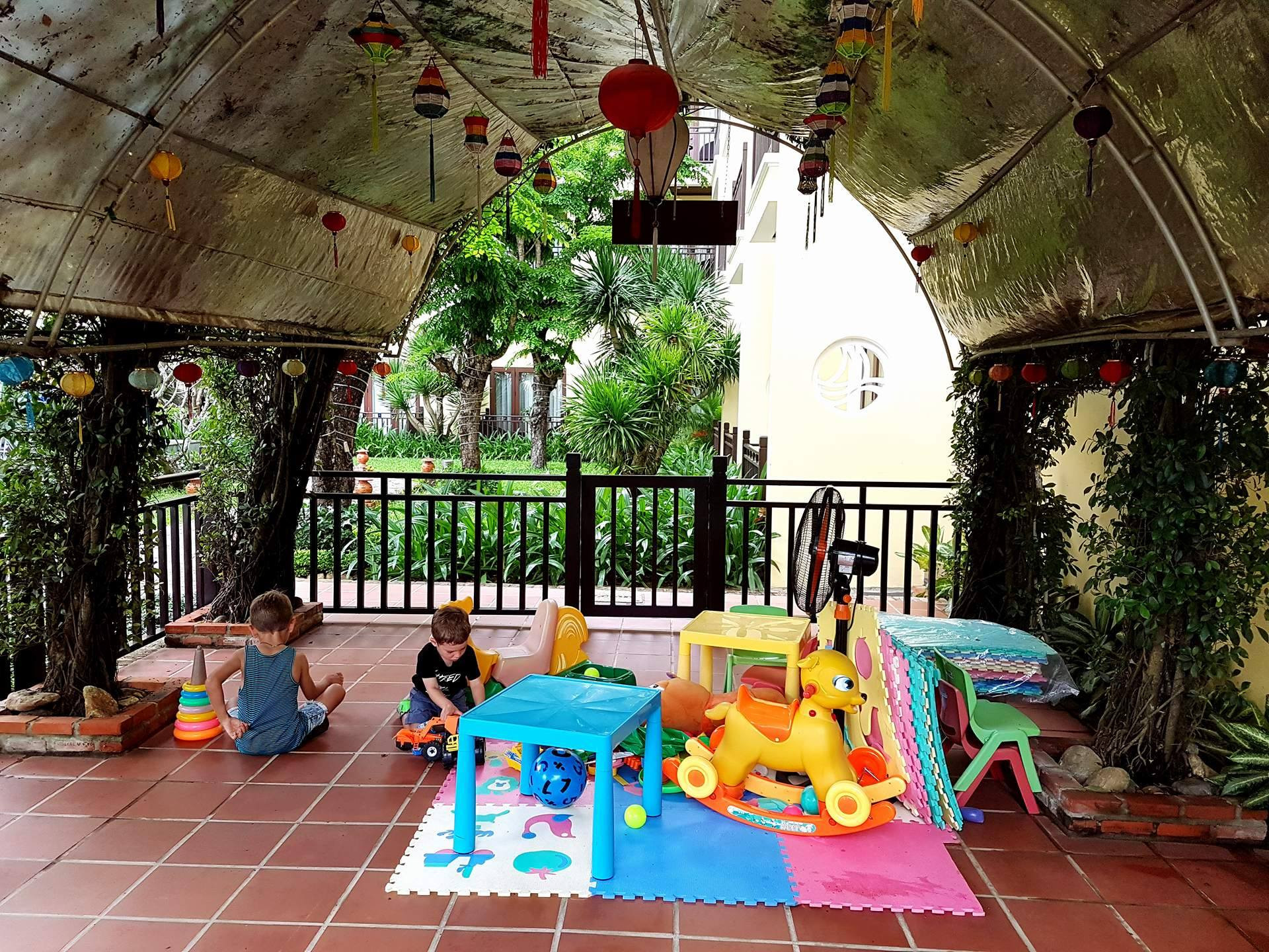Khu vực vui chơi ngoài trời dành cho trẻ em tại Hoi An Silk Marina Resort &amp; Spa