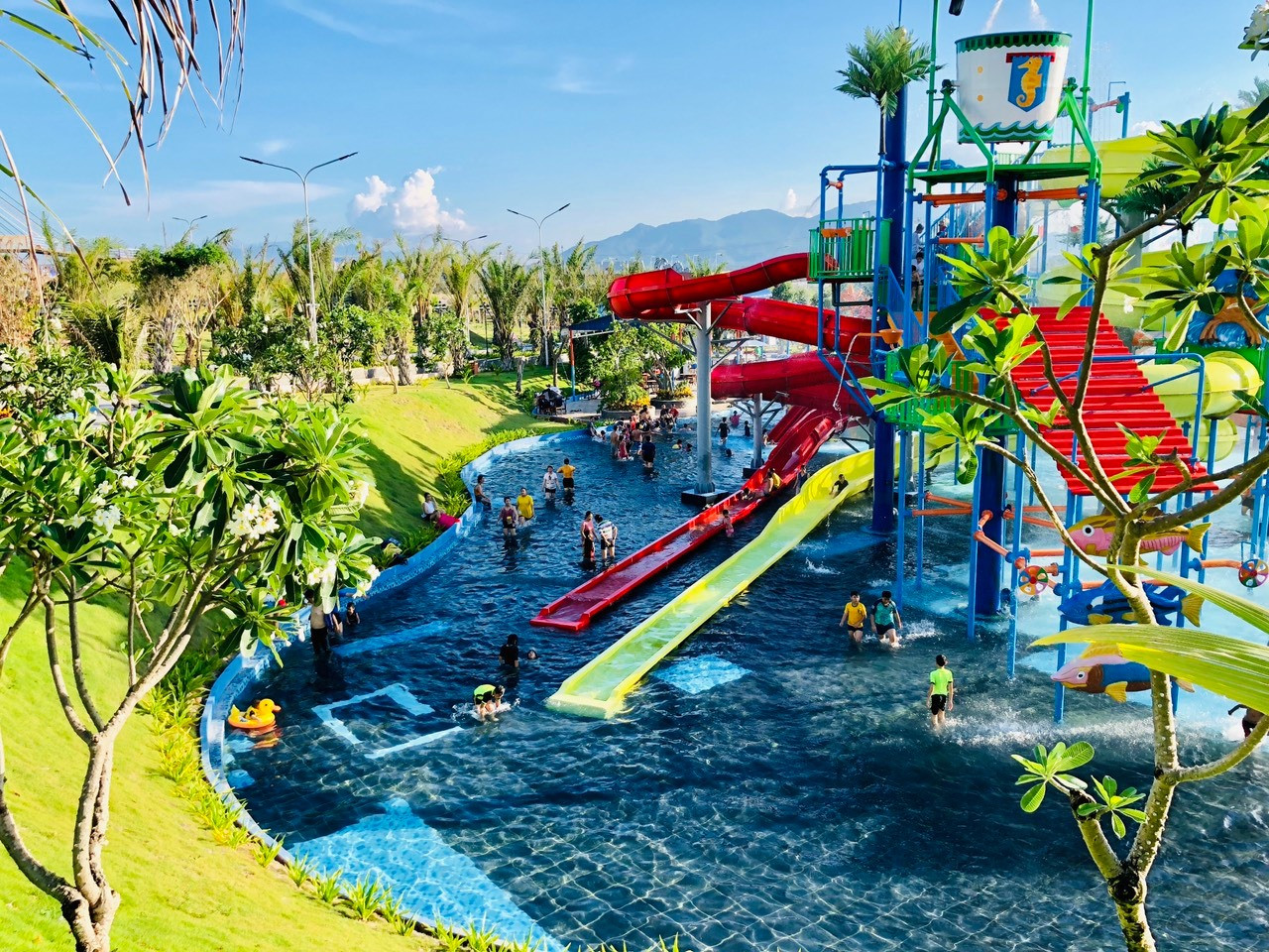 Khu vui chơi giải trí Golden Peak Park sôi động dành cho mọi lứa tuổi tại Golden Peak Resort &amp; Spa Nha Trang