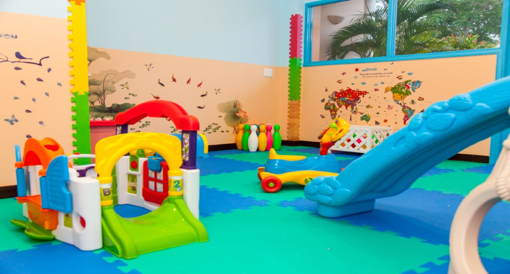 Khu vườn và lối đi tại Phú Hải Beach Resort &amp; Spa